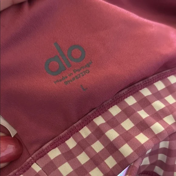 ALO Yoga Pink Gingham Set - Picture 3 of 6